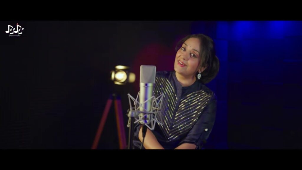 Anuradha Palakurthi performing live – melodious multilingual live singer and one of the top live singers in Bangalore for weddings and formal events.